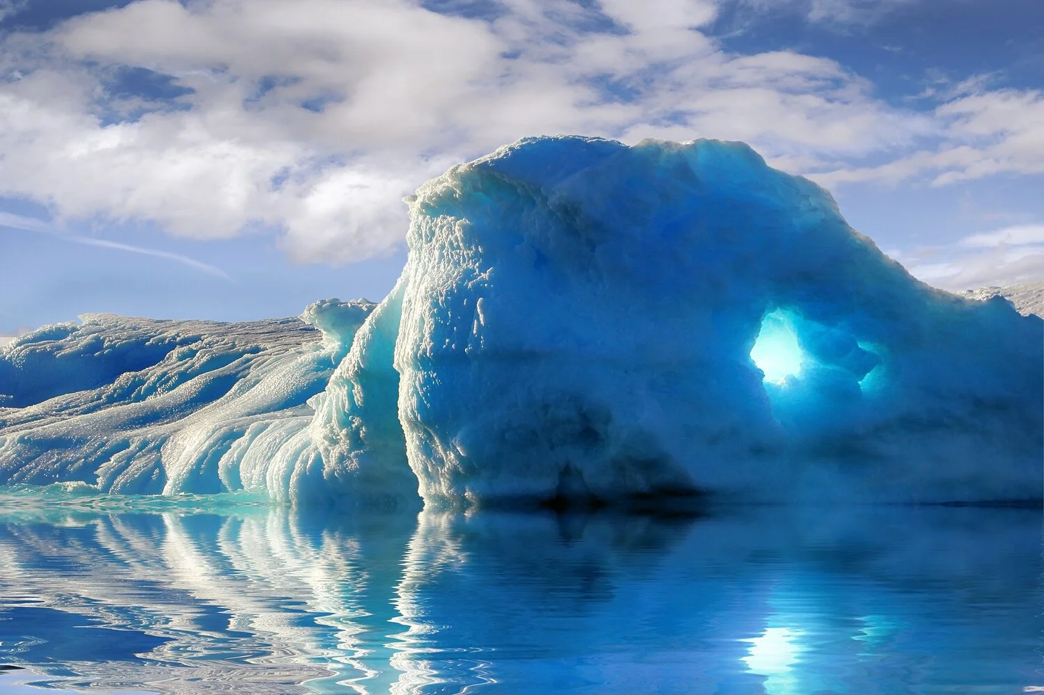 iceberg-4089866_1920.jpg