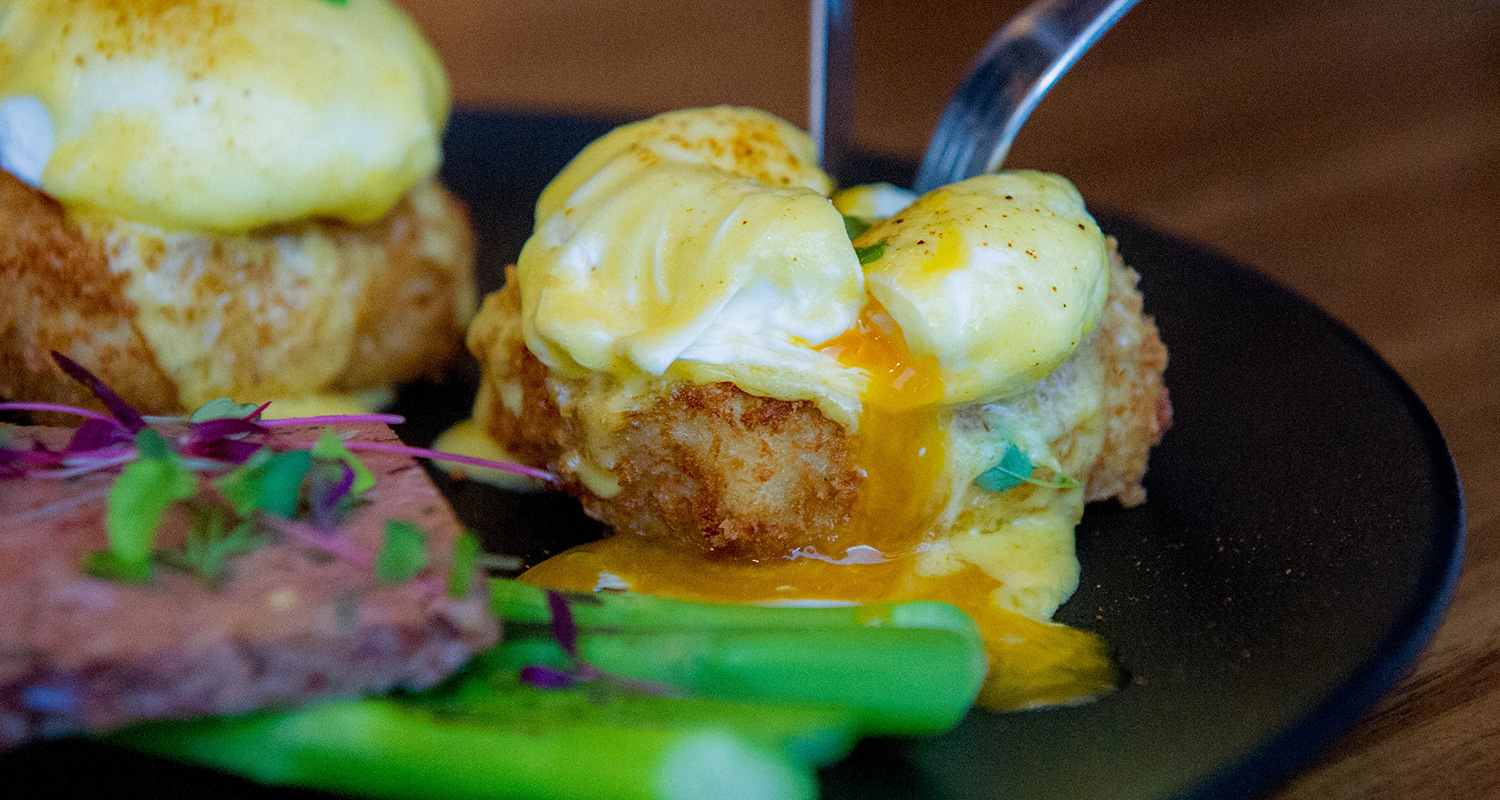 MAC AND CHEESE EGG BENEDICT