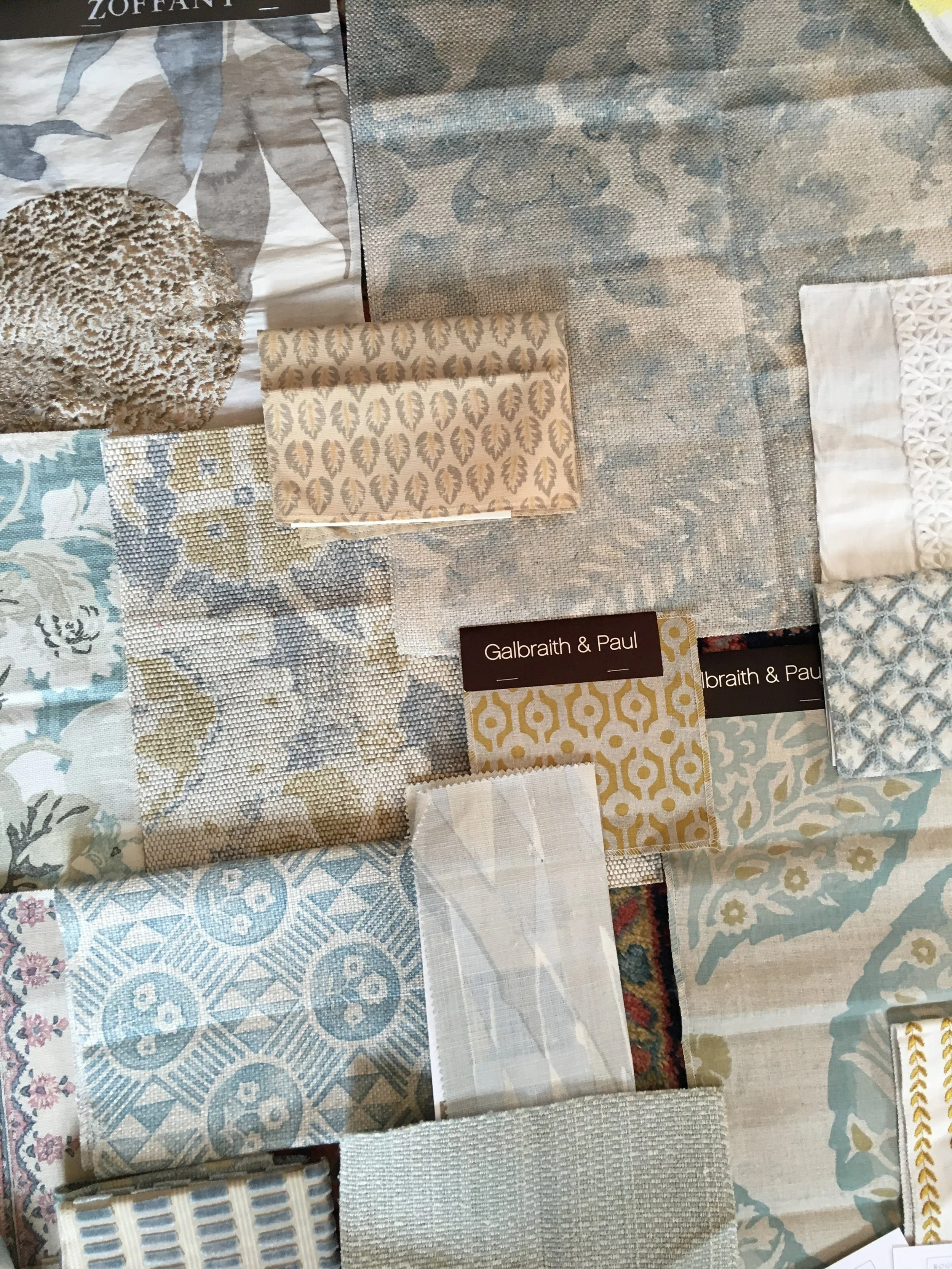 There is also something so beautiful with soft blues and yellow. It reminds me antique China.