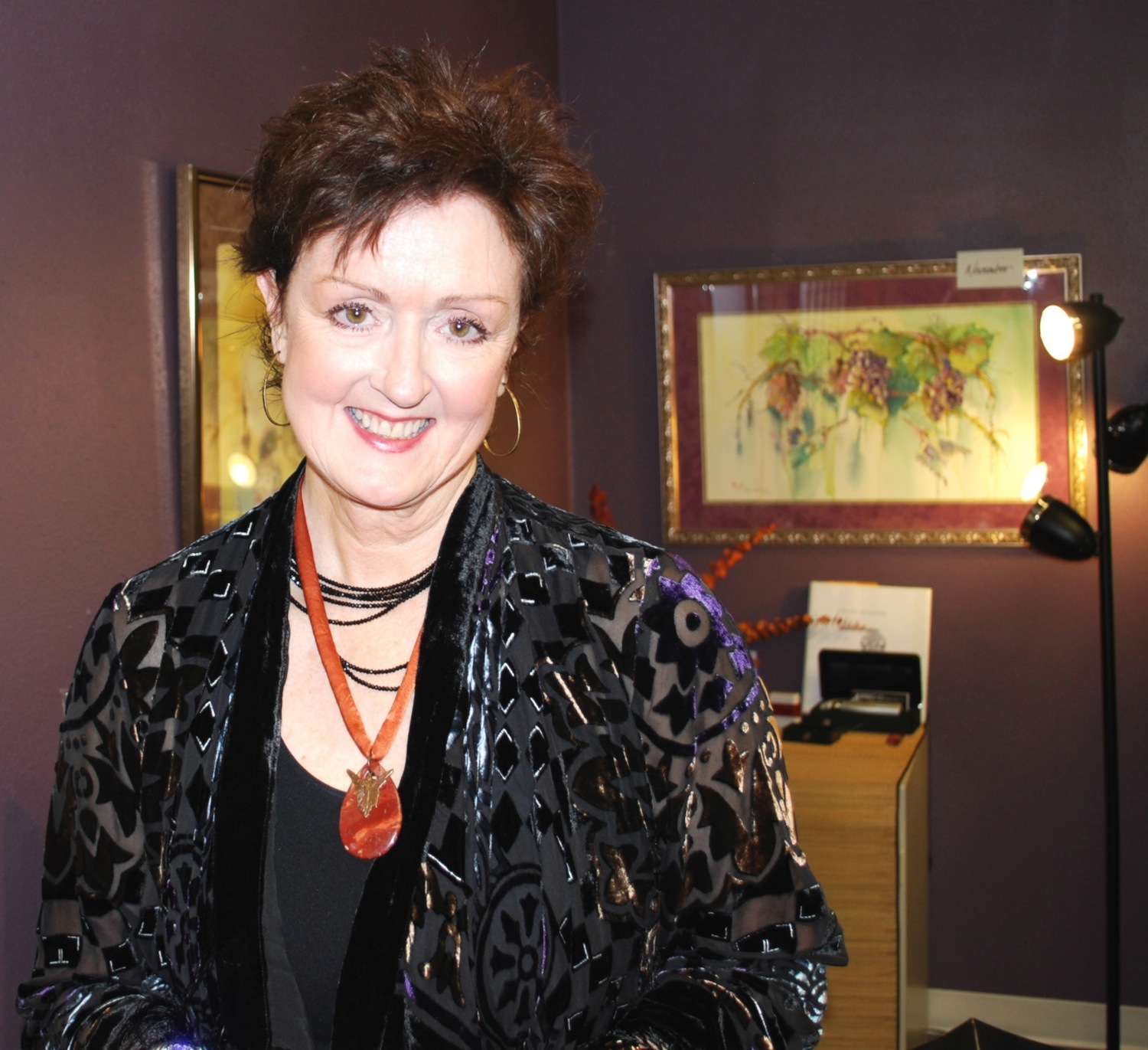 08_Carol_Lewis,_Guest_Jewelry_Designer_entertained_partipants_DSC_0180_cropped.jpg