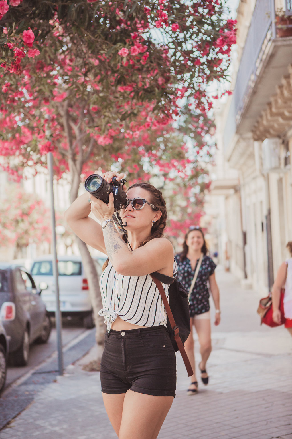 travellur_watercolours_sicily_slow_travel_retreat_flowers_pink_creative_photographer