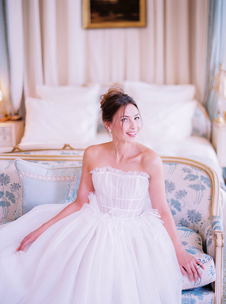 travellur_slow_travel_photoshoot_paris_Le_Secret_D_Audrey_ritz_wedding_bride_fun_luxury_shoot.jpg