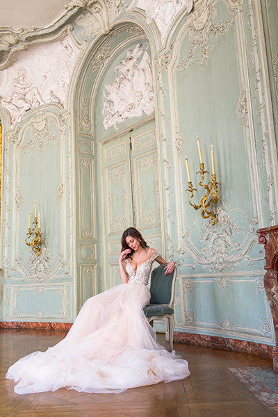 travellur_slow_travel_bridal_shoot_paris_bridge_dress_galia_lahav_luxury_beauty_interiors.jpg