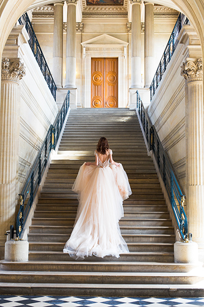 travellur_slow_travel_bridal_shoot_paris_romance_vero_suh_luxury_photography_staircase2.jpg