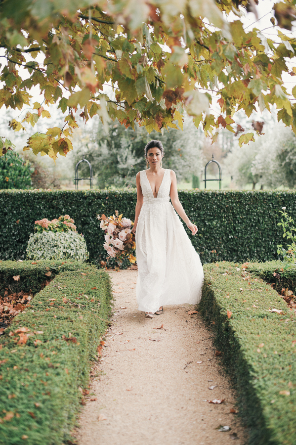 travellur_still55_photography_shoot_france_provence_closstesteve_wedding_bride_florals_fall_shoot.jpg