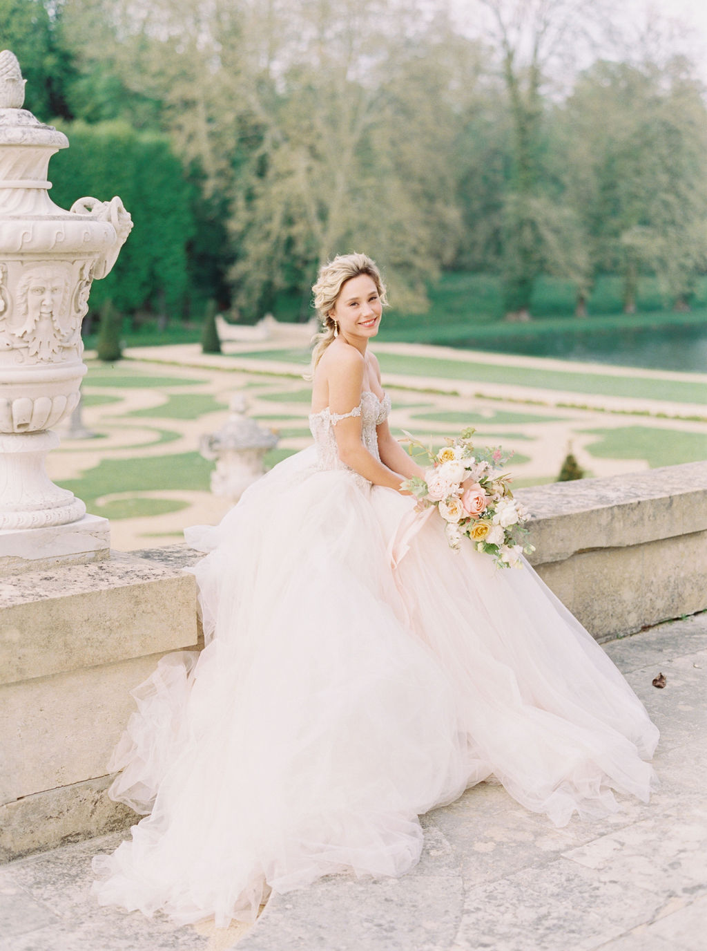 travellur_photoshoot_duchesse_de_villette_chateau_gardens_model_luxury_wedding.jpg