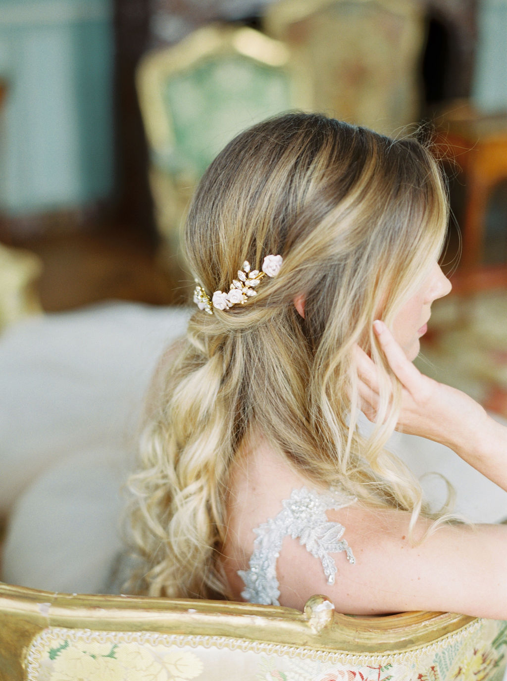 travellur_photoshoot__elegance_Jardin_de_Chateau_de_Villette_bridal_hair_accessories_Lindsay_Marie_design_wedding_paris.jpg