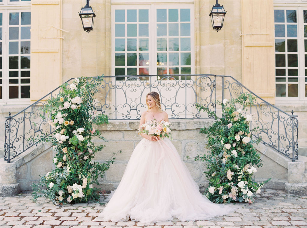 travellur_photoshoot__elegance_Jardin_de_Chateau_de_Villette_wedding_floral_bride_dress_Galia_Lahav.jpg