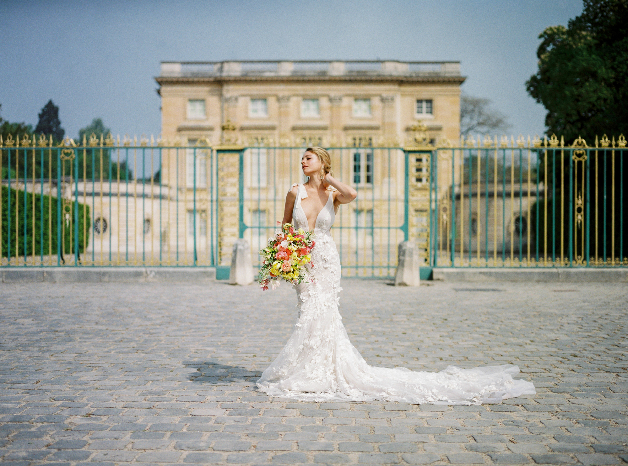 travellur_photoshoot__summer_in_versailles_wedding_dress_bridal_luxe_shoot.jpg