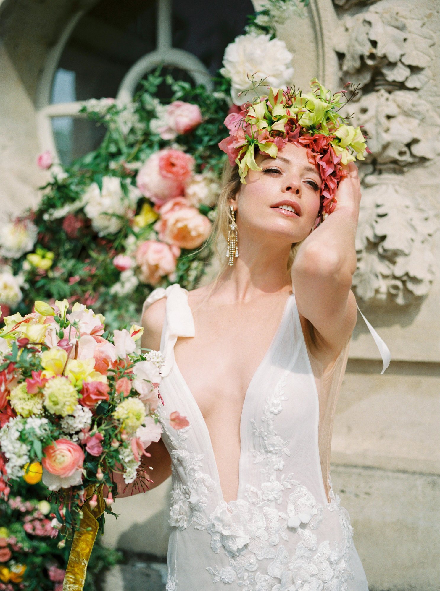travellur_photoshoot__summer_in_versailles_wedding_flowers_bridal_luxe_shoot_floral_france_bride.jpg