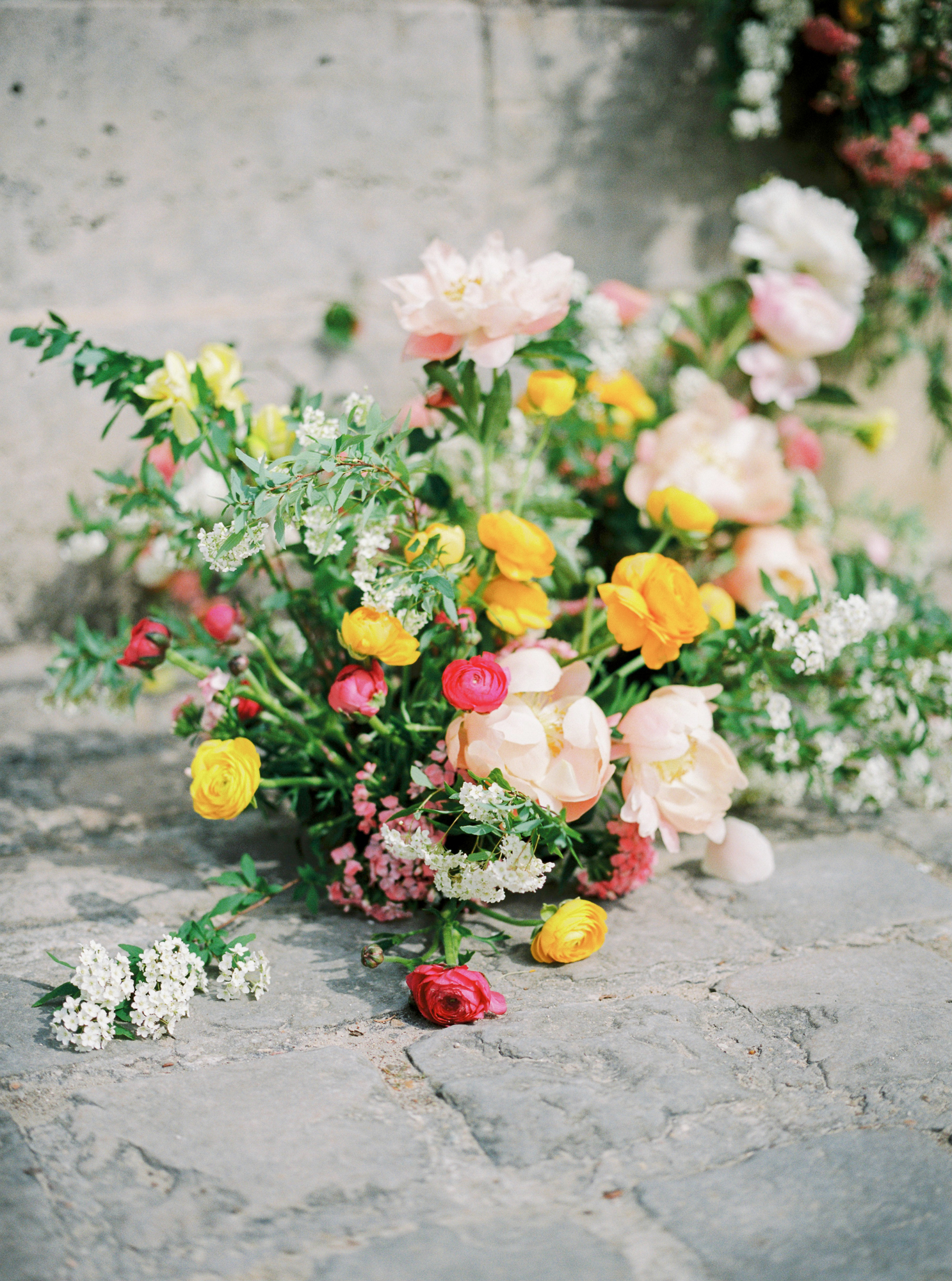 travellur_photoshoot__summer_in_versailles_wedding_flowers_bridal_luxe_shoot_floral_france_isibeal_studio_beauty_wedding_france.jpg