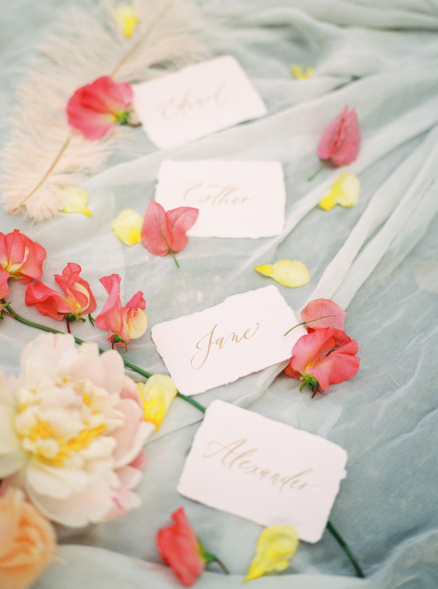 travellur_photoshoot__summer_in_versailles_wedding_flowers_bridal_luxe_shoot_floral_france_isibeal_studio_stationery_dominique_alba_caligraphy.jpg