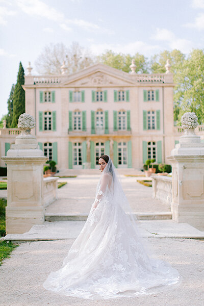 Travellur_photoshoot_bride_wedding_france_provence_marry_me_chateau.jpg