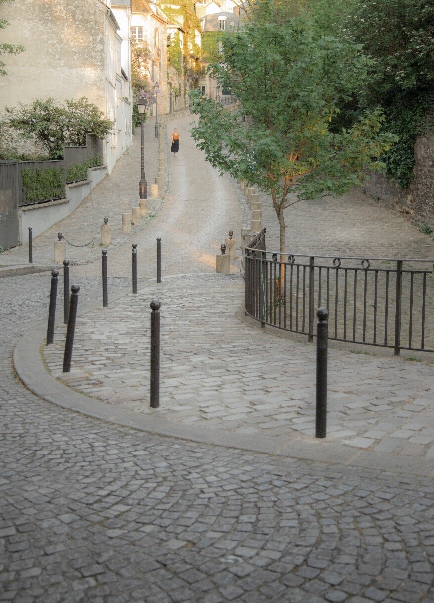 montmartre.paris.street.hill.jpg