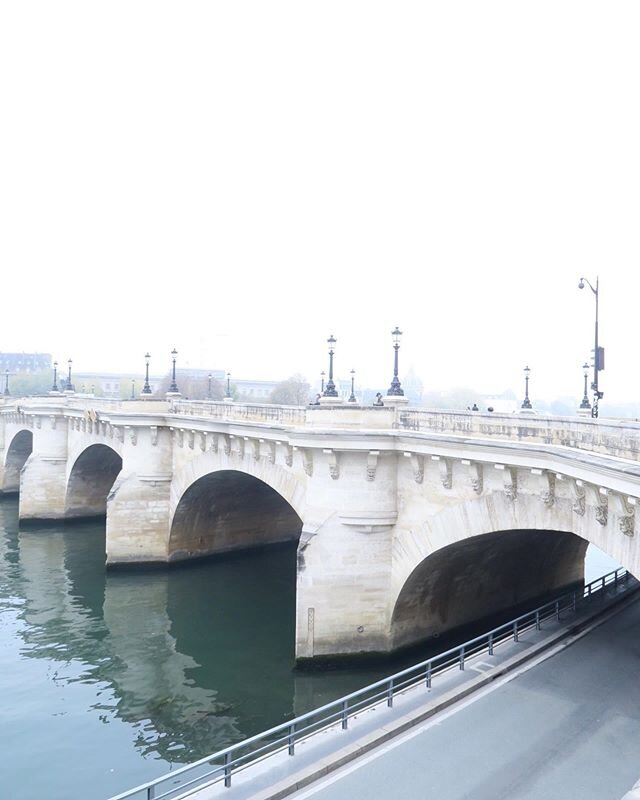 Travellur knows Paris. Let me introduce you to my favorite bridge, the Pont Neuf which means new bridge in French. Inaugurated by Henry IV in 1607, paradoxically it is now the oldest bridge in Paris. It may not be trimmed in gold but its solid stone 