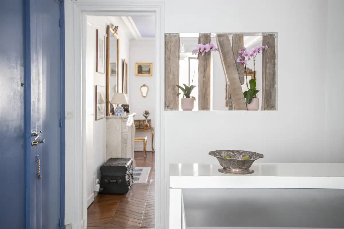 Separation between living room &amp; kitchen