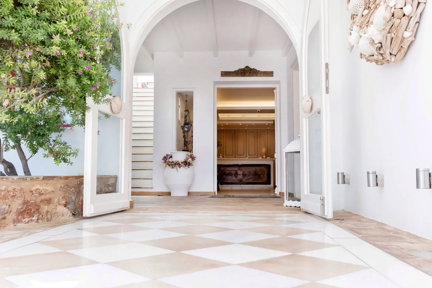 02steliamare-hotel-paros-entrance-1-1.jpg.webp