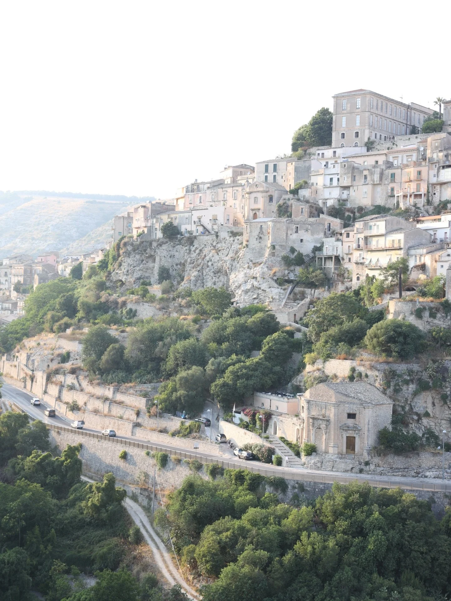 History, sea, slow afternoons, and radiant light: the perfect blend of culture, beauty, and love.
Read the full Sicily guide on the Travellur website > destinations !