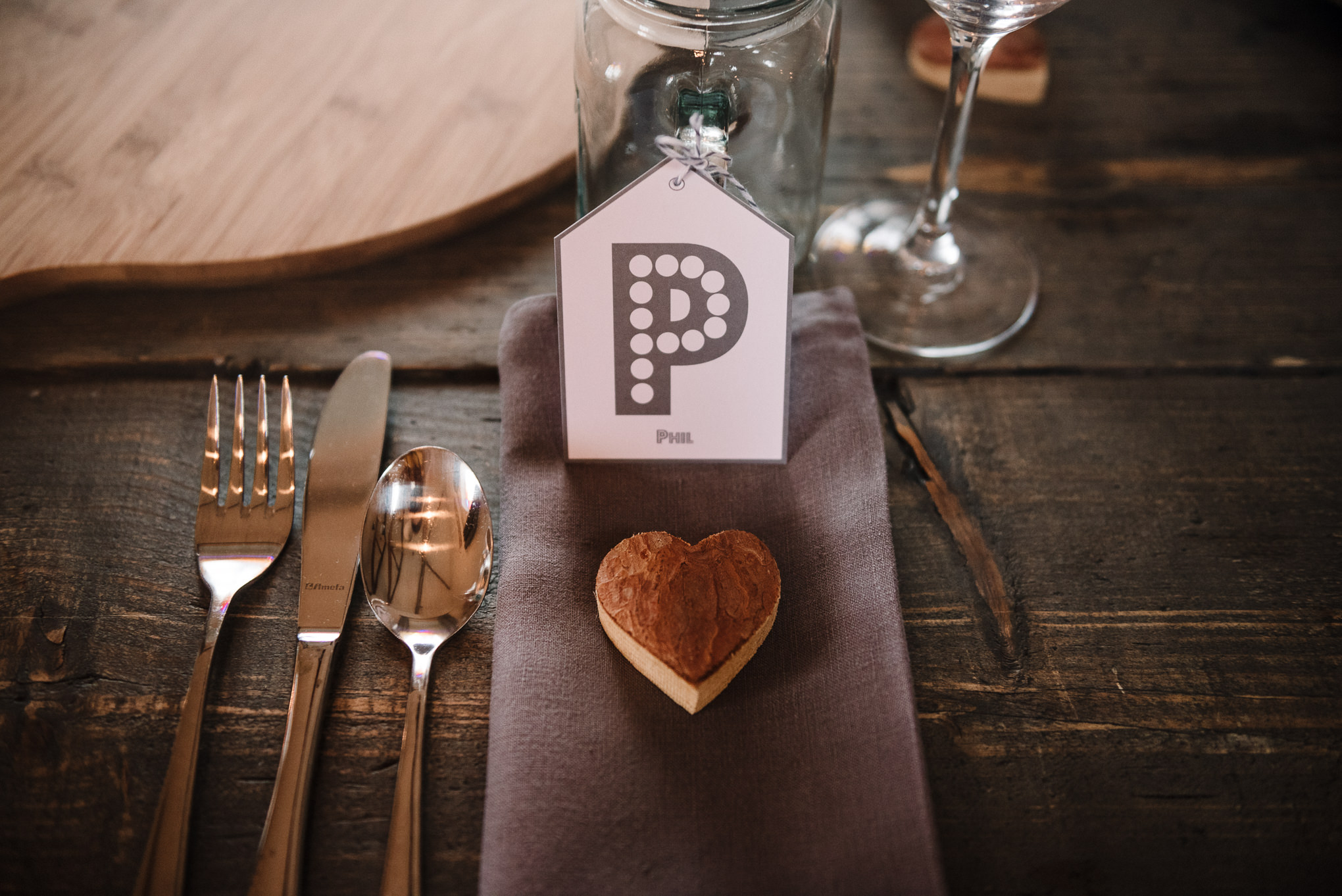 Rustic place setting. Elopement wedding photography 