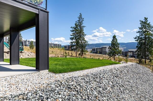 The community of University Heights allows a wide variety of home styles &mdash; everything from prairie, to contemporary, to craftsman. Homebuyers are able to personalize the exteriors of the homes just as much as the interior. 
The builder also off