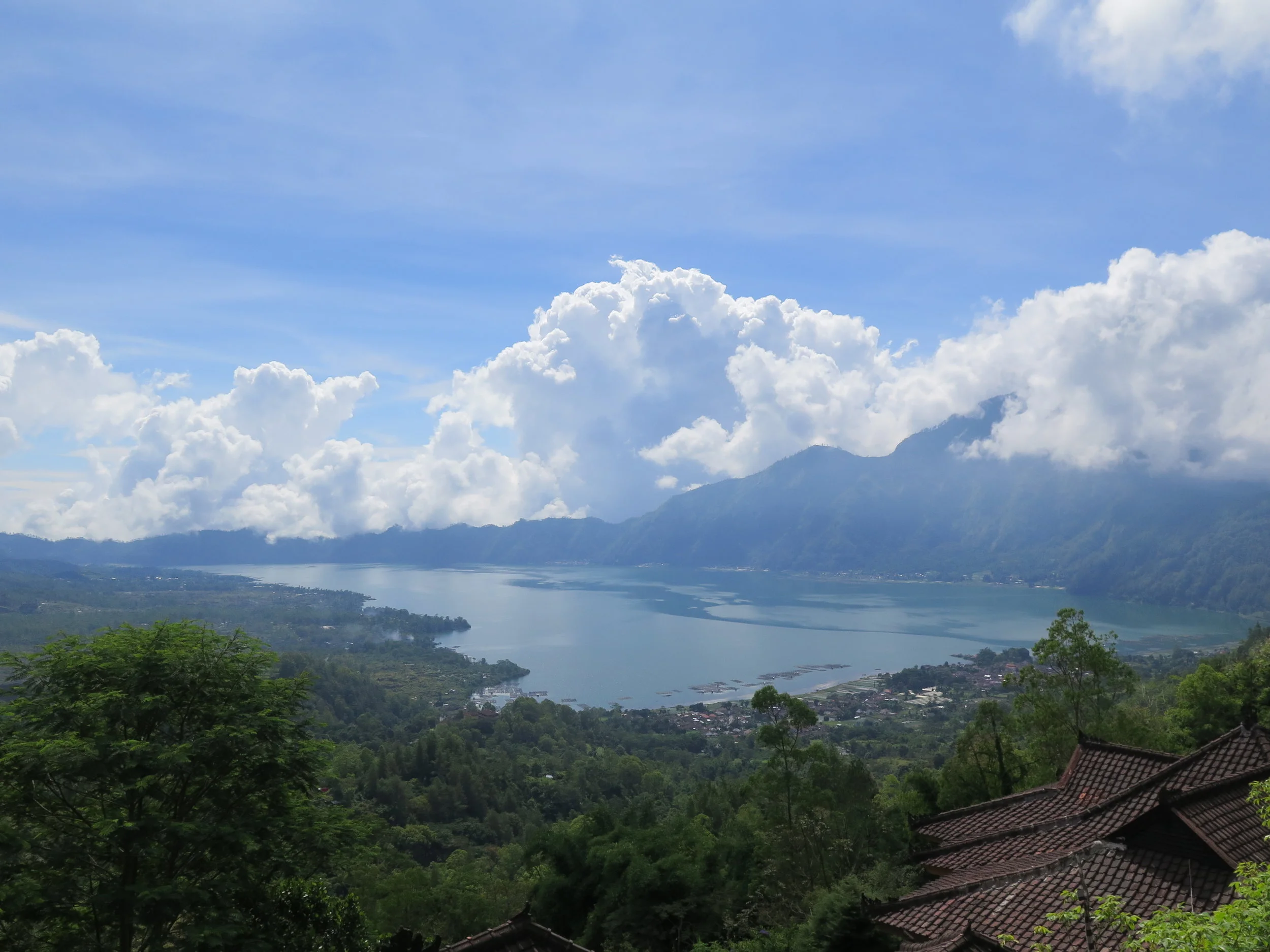  Lake Batur. 