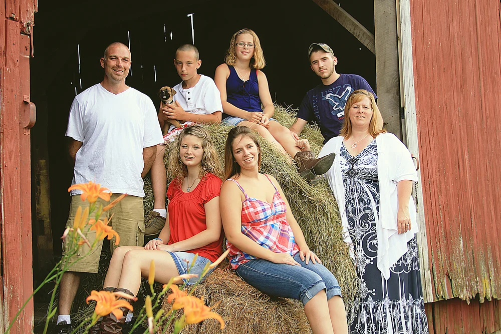 Family+barn+lg+res.jpg