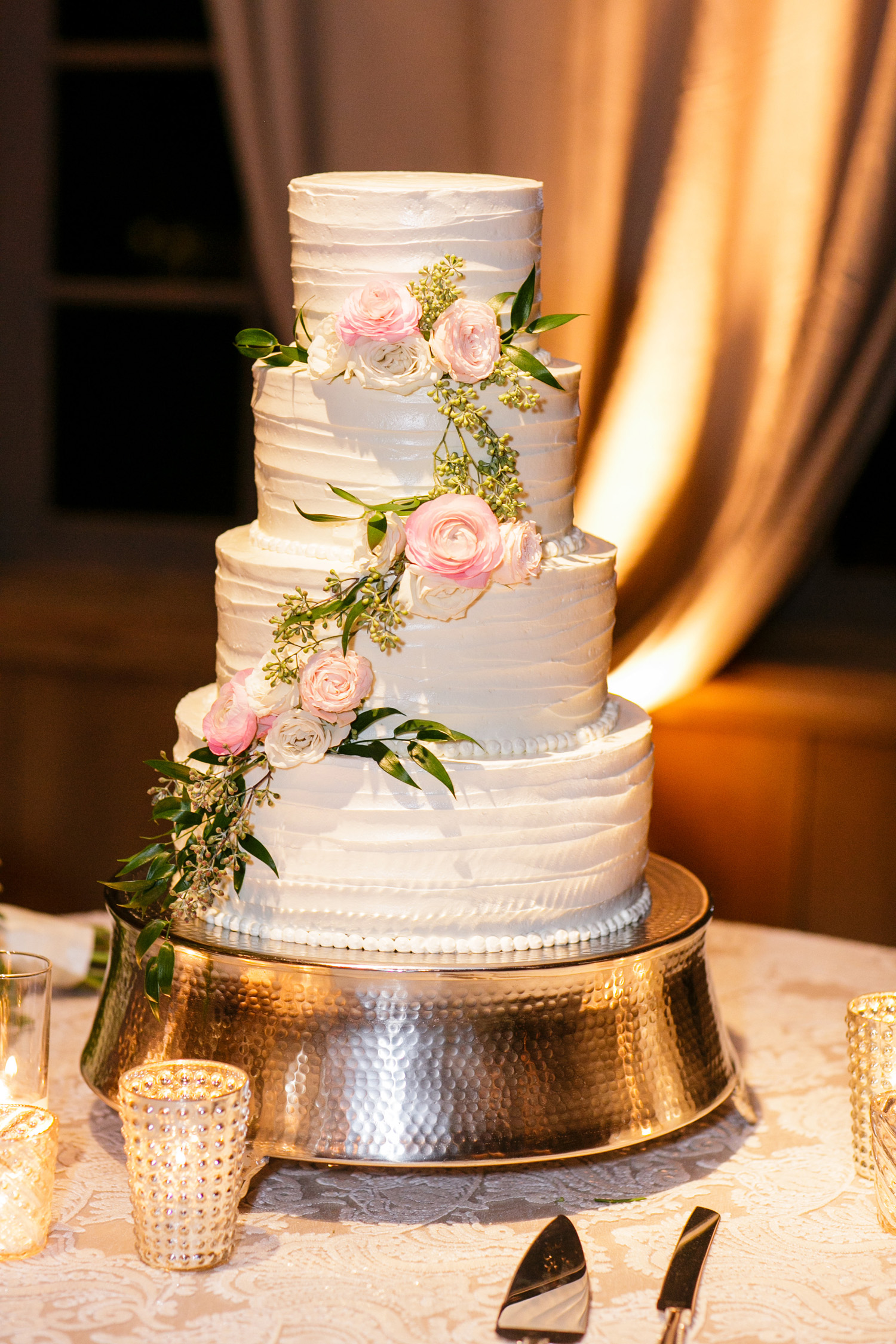 santabarbarawedding.com | Crossroads Estate Weddings | Mary Jane Photography | La Fete Wedding Planning | Santa Barbara Wedding Resource For Planning Brides