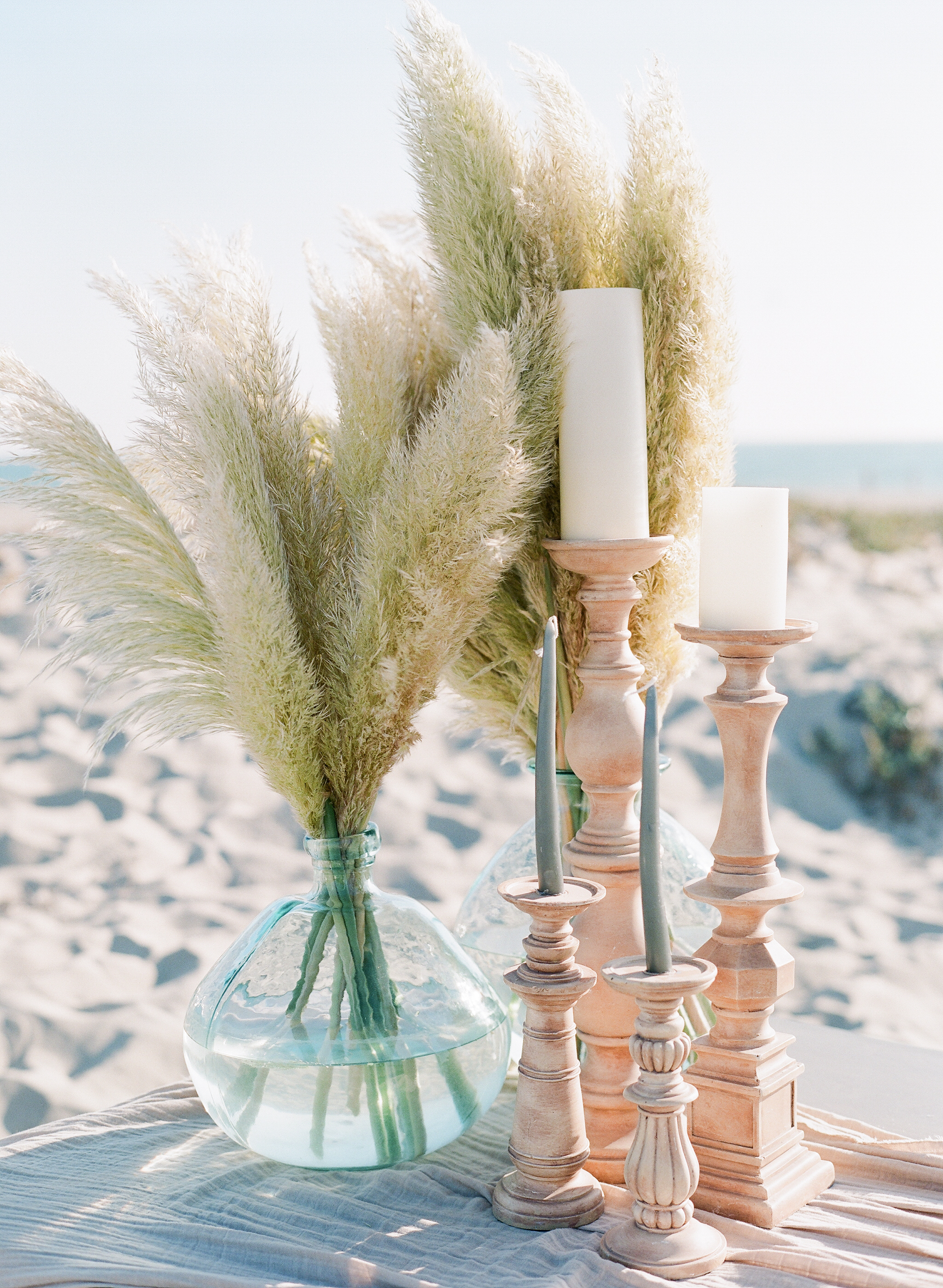 santabarbarawedding.com | Photo: Michelle Beller | Modern Beach Wedding Inspiration