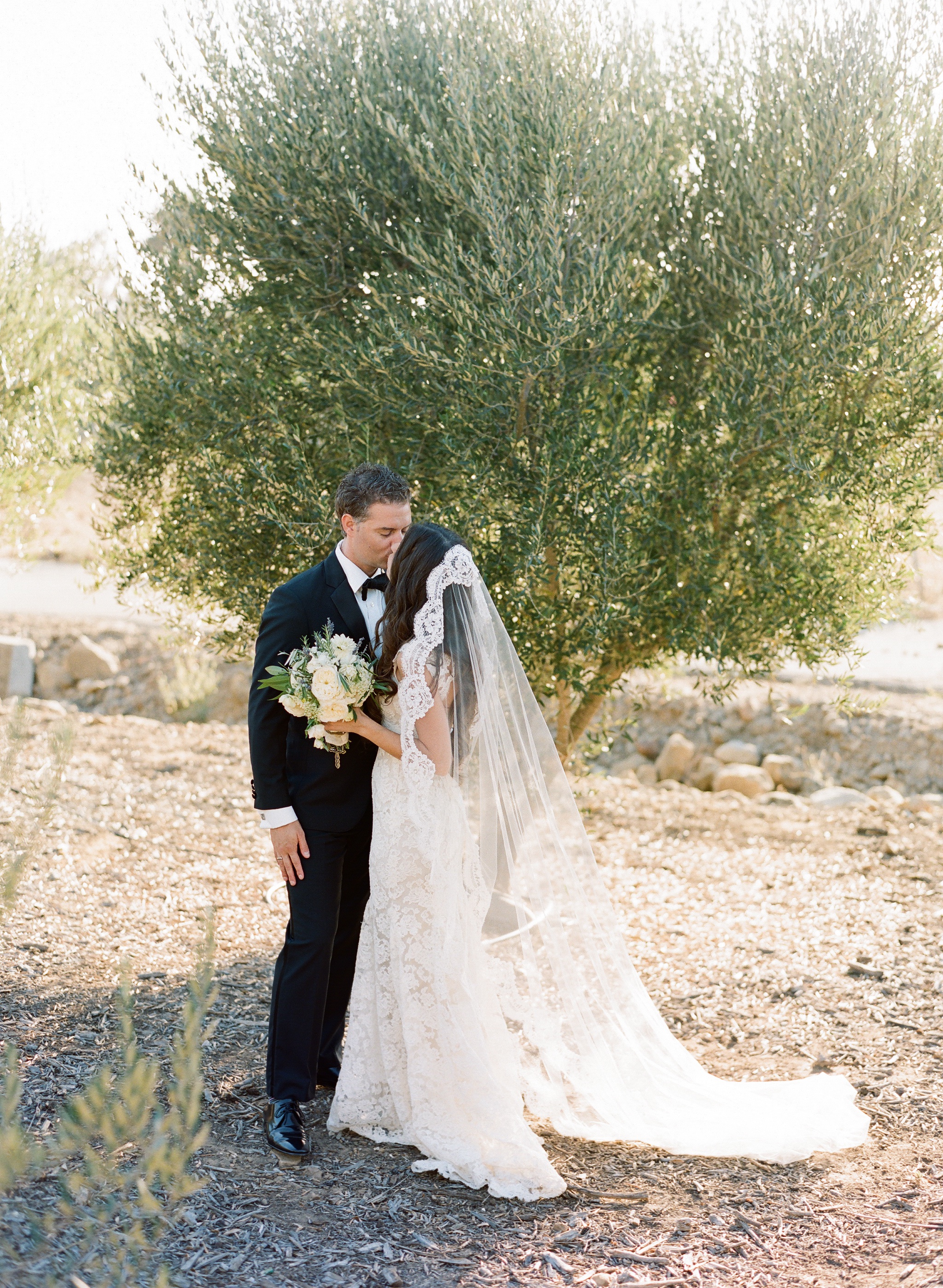 santabarbarawedding.com | Photo: Beaux Arts Photographie | Greek Garden Wedding Inspiration