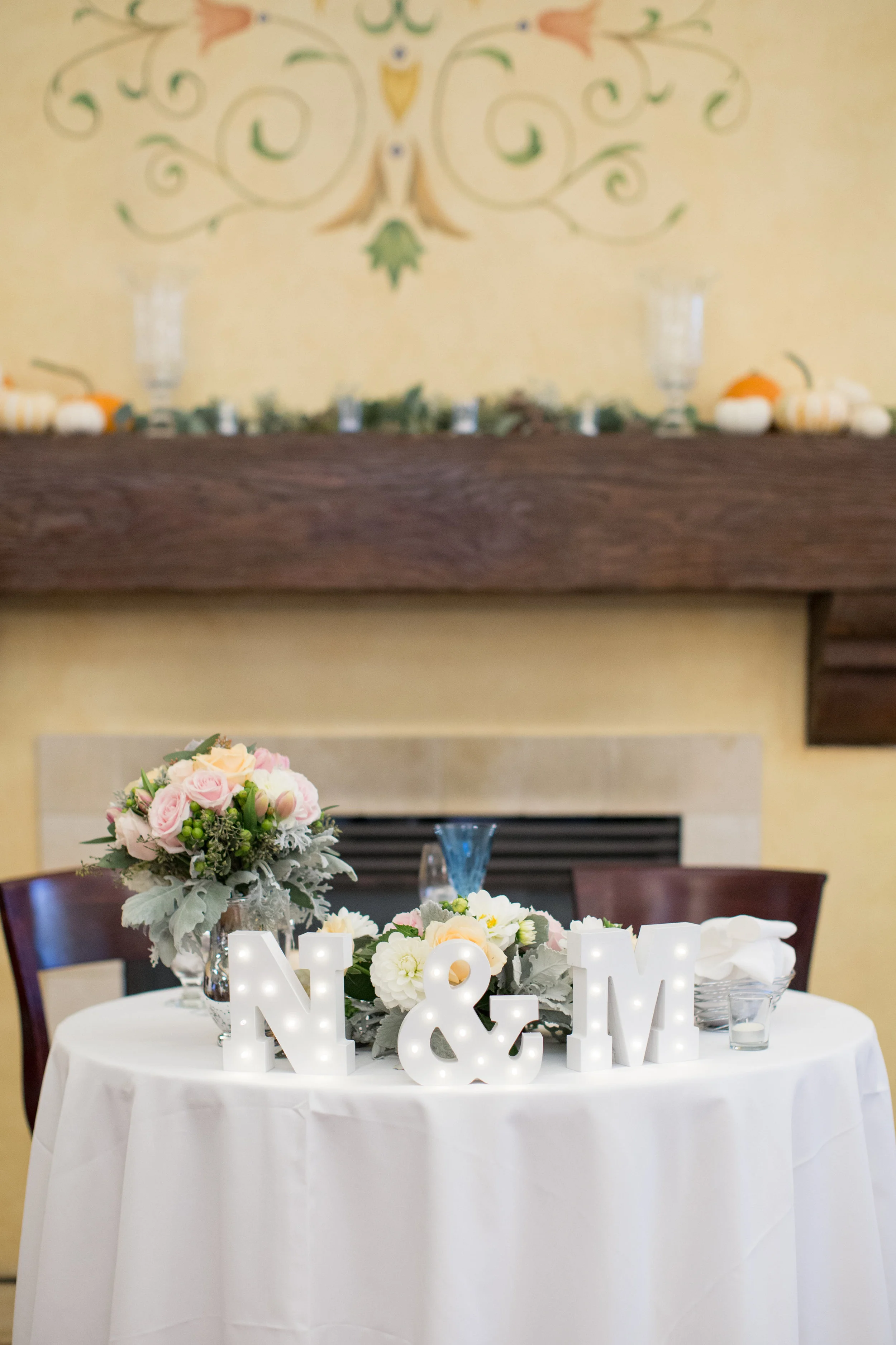 www.santabarbarawedding.com | Anna J Photography | University Club of Santa Barbara | Bride and Groom Table