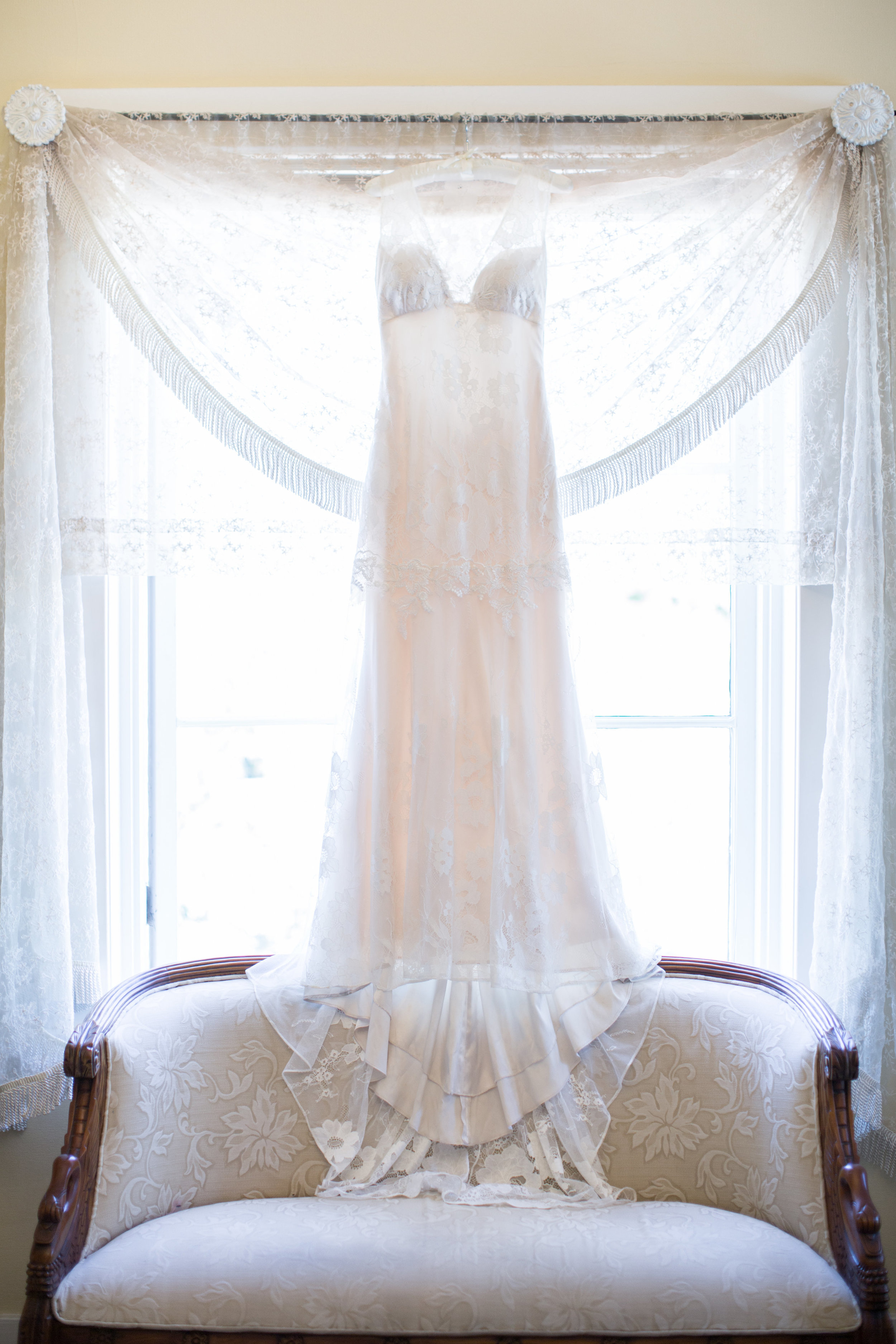 www.santabarbarawedding.com | Anna J Photography | University Club of Santa Barbara | Bridal Gown