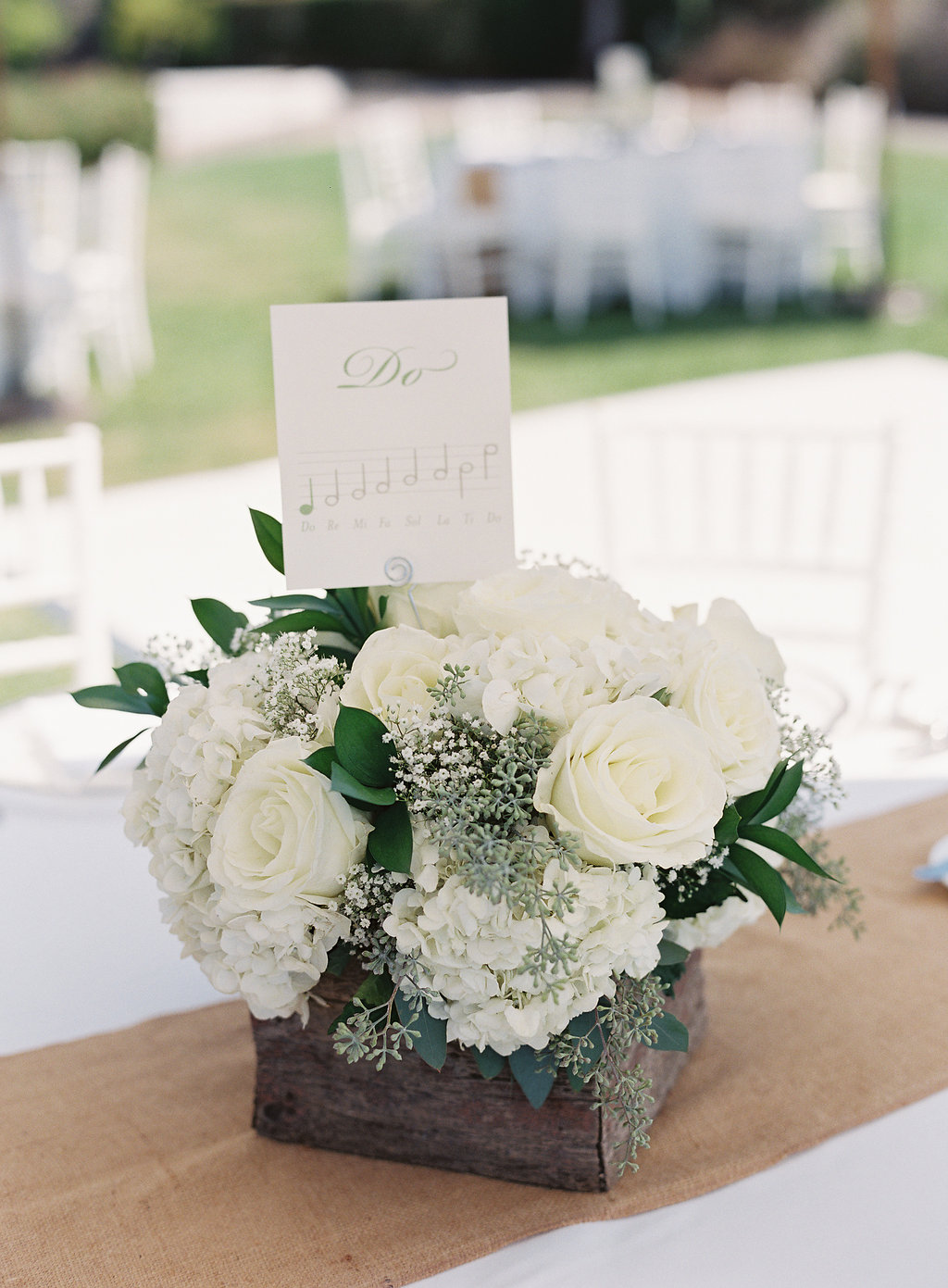www.santabarbarawedding.com | Rani Hoover | Linda Chaja Photography | Bacara Resort | Floral Arrangement