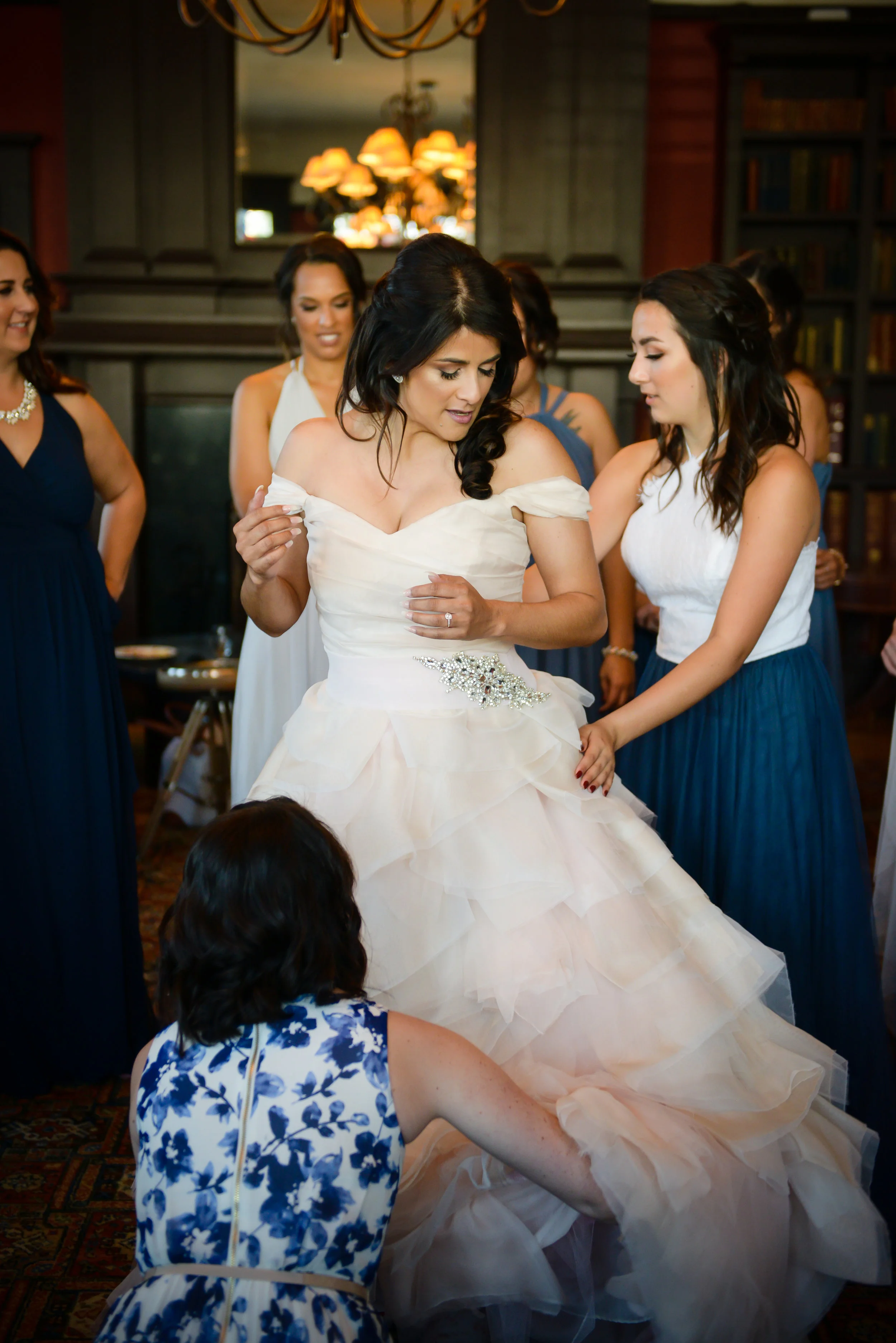 www.santabarbarawedding.com | Alice Keck Park | Santa Barbara Club | Half Full Photography | Bride getting ready