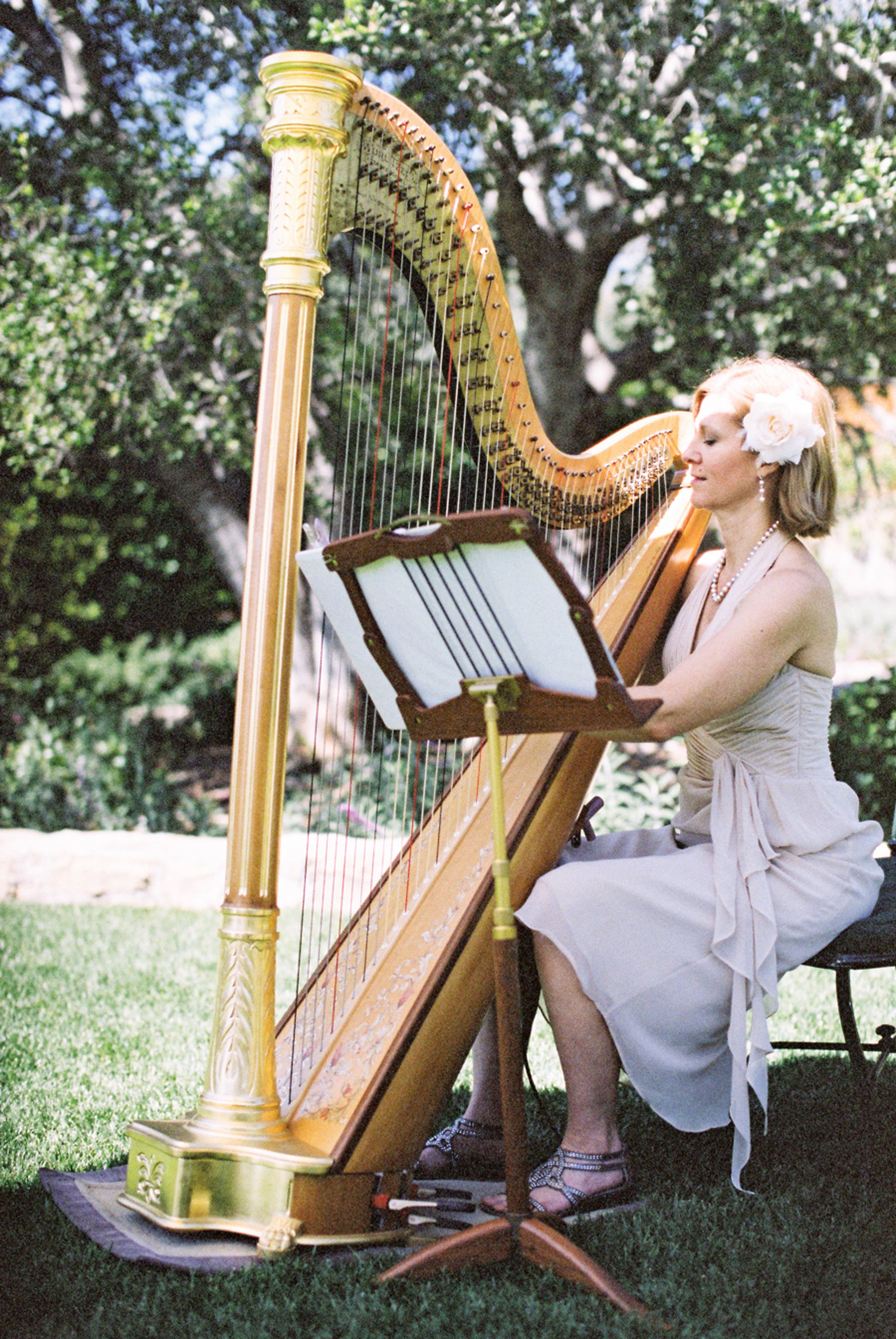 www.santabarbarawedding.com | Michael + Anna Costa Photography | San Ysidro Ranch | Twine Events | Laurie Rasmussen | Harpist Plays