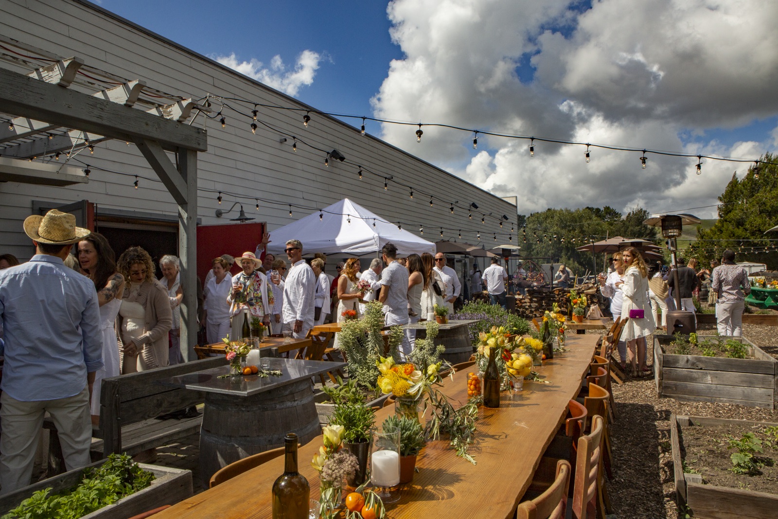 www.santabarbaraweddings.com | Jeffrey Bloom Photography | Full of Life Flatbread | Outdoor Wedding Reception