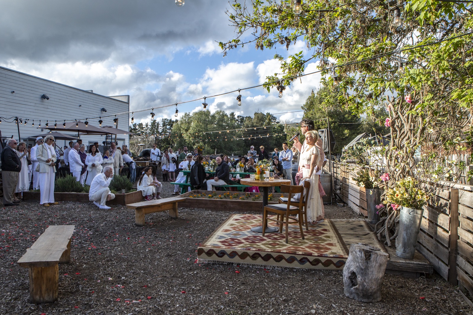 www.santabarbaraweddings.com | Jeffrey Bloom Photography | Full of Life Flatbread | Outdoor Wedding Reception