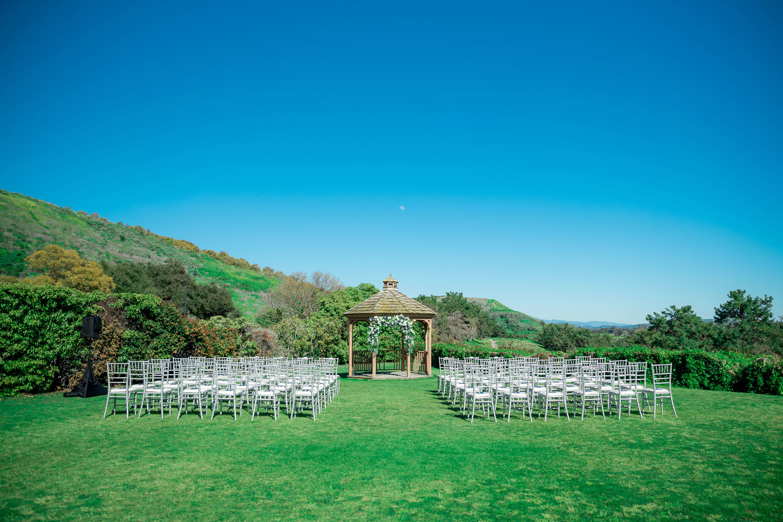 www.santabarbarawedding.com | Johanna and Wing | KB Events | Santa Barbara Chairs