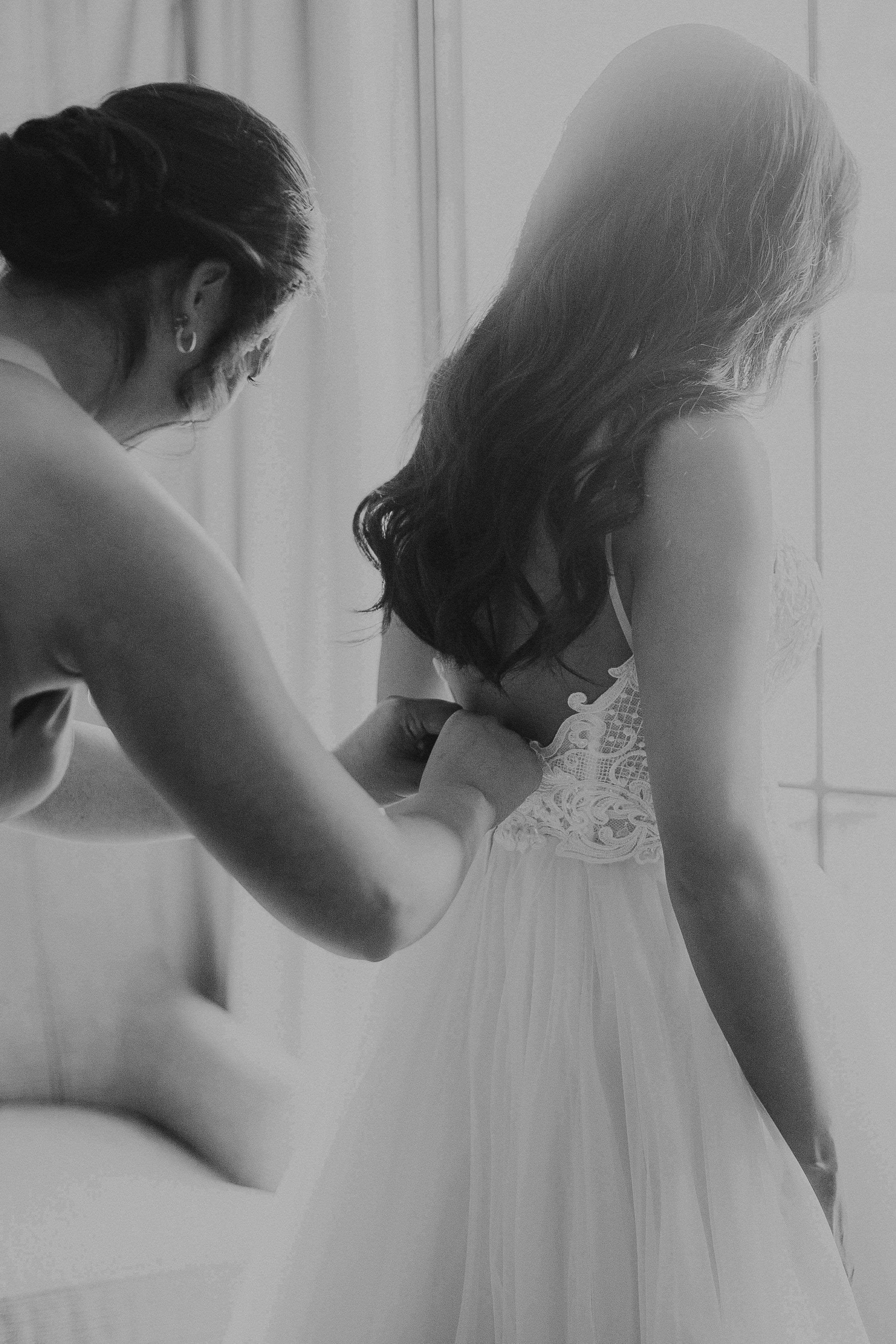 www.santabarbarawedding.com | Candice Marie Photography | Hilton Santa Barbara Beachfront Resort | Dalina Klan | Once in a Lifetime Weddings | Absolutely Fabulous Glamour | Bride Getting Ready