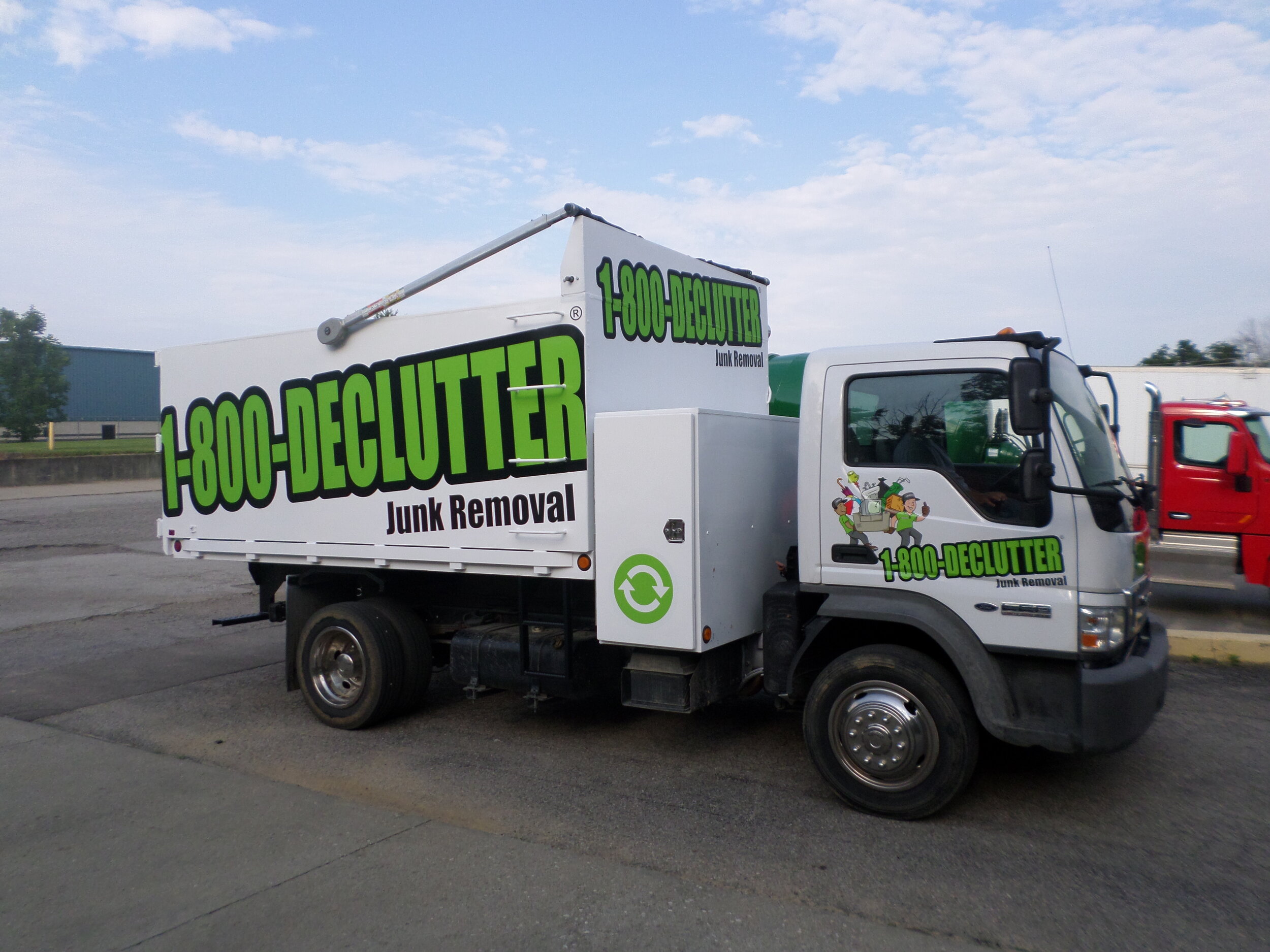 1700999- 1800 DeClutter- 12ft box truck  (1).JPG