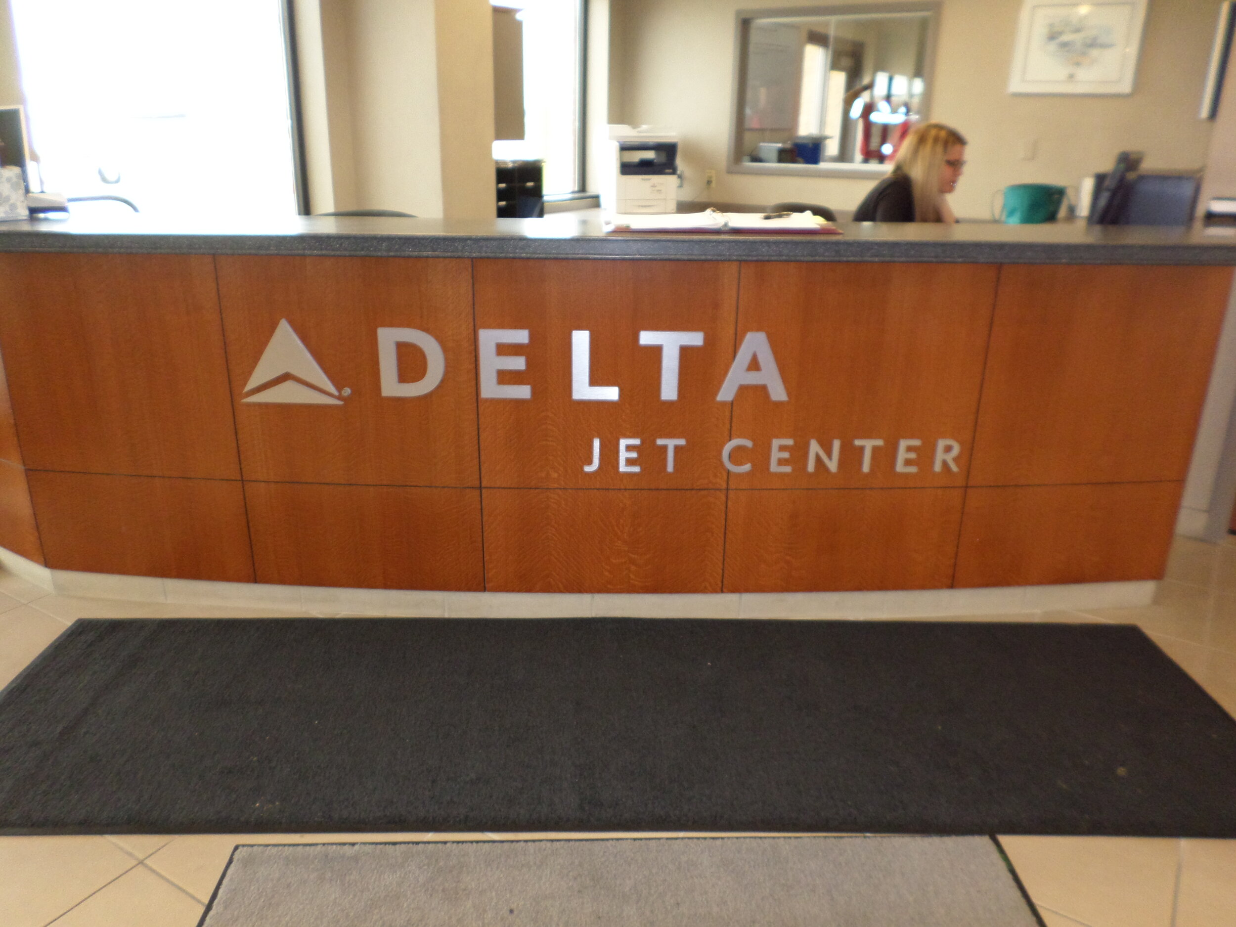 1400516 Delta Jet Center Dimensional Front Counter Lettering.JPG