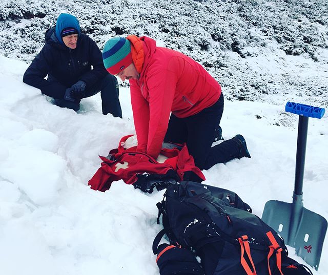 Great to be delivering our snowsport/mountain outdoor first aid course for various outdoor professionals this weekend @cairngormmountain #firstaidcourse #firstaidtraining #cprtraining #arvasnowsafety