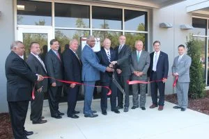 Governor Bentley cuts the ribbon at Oxford Pharmaceuticals
