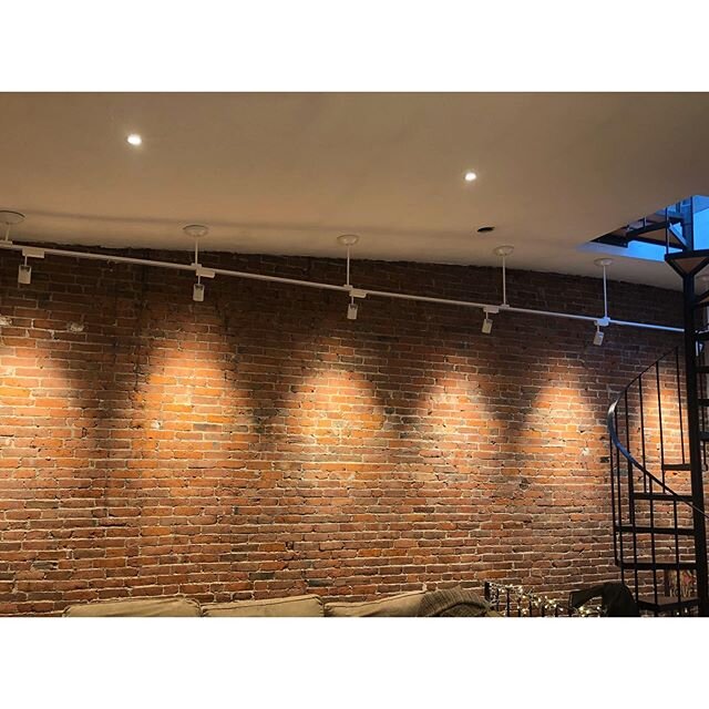 The magic of lighting! A progress shot of a soon-to-be-art wall for this clients brownstone condo. 
#interiordesign #interiorlighting #interiorlightingdesign #bostoninteriordesign