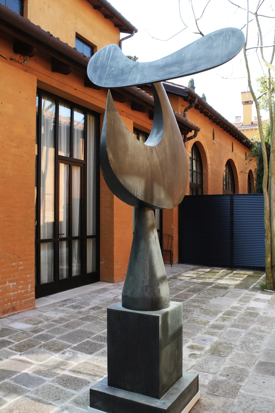CV2Q0950.jpg
