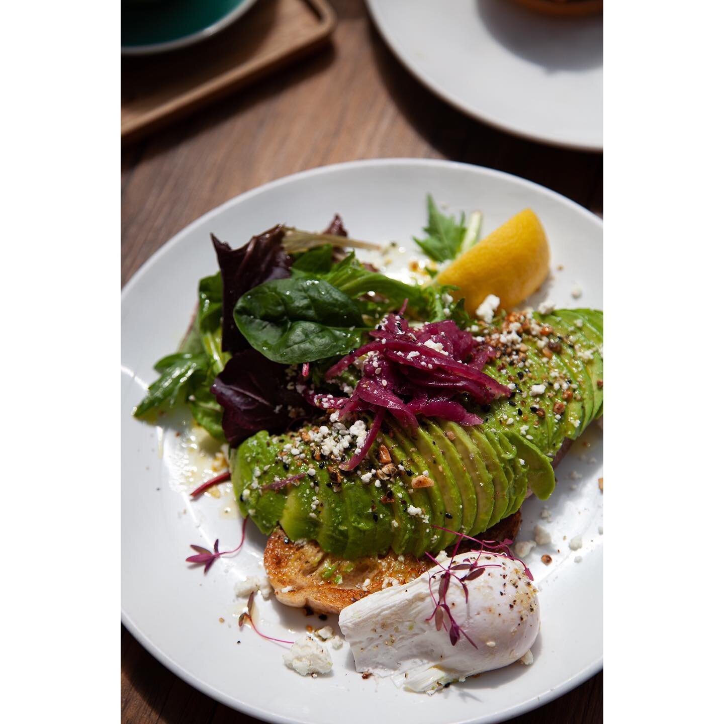 Avocado on toast, a perfect weekday lunch 🥑 😋 

@vanya_dutoit