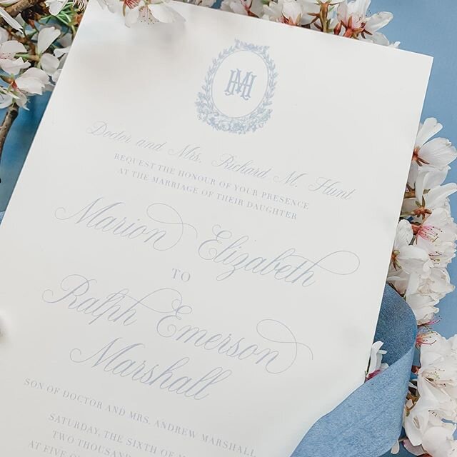 Sharing an up close view of this beautiful invitation! 😍 We have so many samples on the way! I can&rsquo;t wait to share!