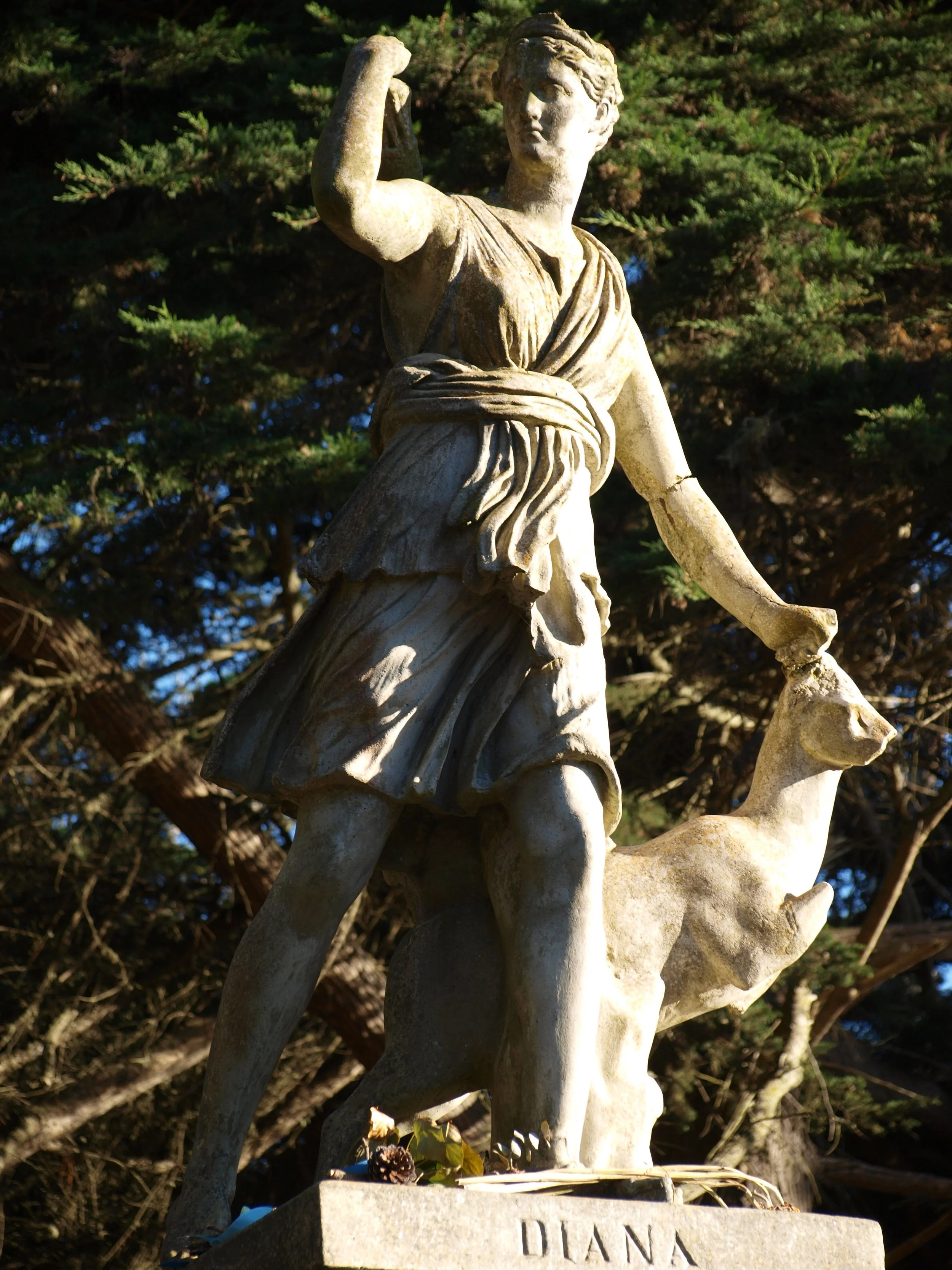 01 Statue.JPG