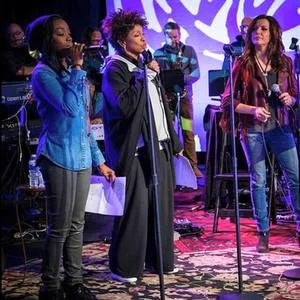 Skyville Live w/ Gladys Knight, Estelle, Martina McBride