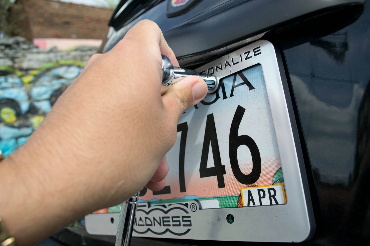 Here's Why You Should Remove Your Car's Plates When You Sell It