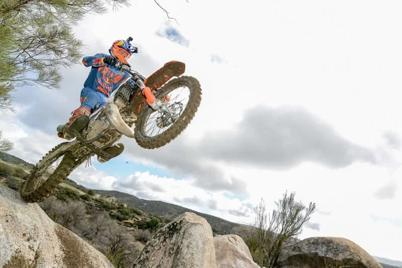 5 Best Dirt Bikes to Wheelie (Plus Helpful How-To Hints) — Dirt Legal